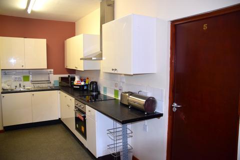 5 bedroom flat to rent, Russell Street, Nottingham NG7