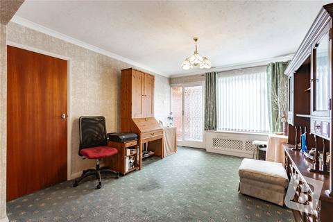 25 Berkeley Drive, Hornchurch, RM11 3PZ
