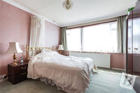 25 Berkeley Drive, Hornchurch, RM11 3PZ