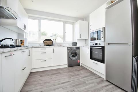 2 bedroom flat to rent, Riverdale Road Erith DA8