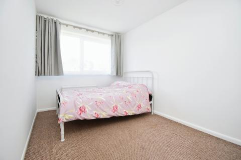 2 bedroom flat to rent, Riverdale Road Erith DA8