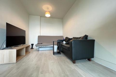 2 bedroom flat to rent, Baltimore Wharf, London E14