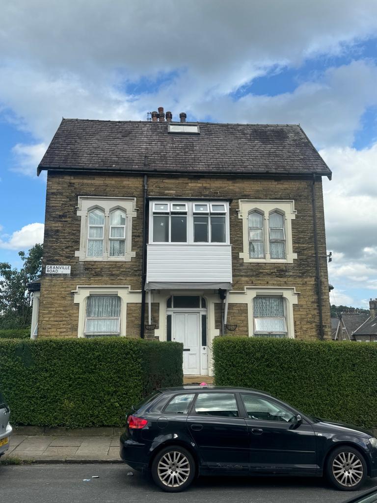 *shipley 4 bedroom large end terrace ideal