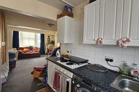 2 bedroom flat to rent, Regent Street, Teignmouth TQ14