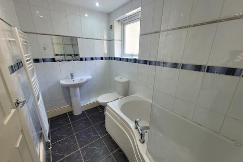 2 bedroom flat to rent, Wake Green Road, Birmingham B13