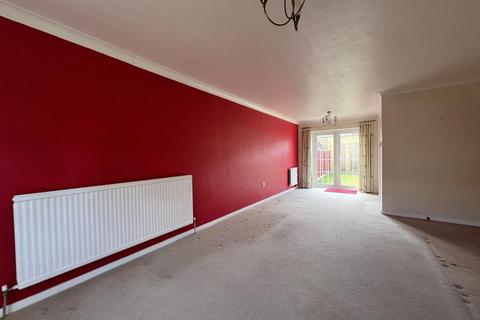 3 bedroom terraced house to rent, Hawksway, Staines TW18