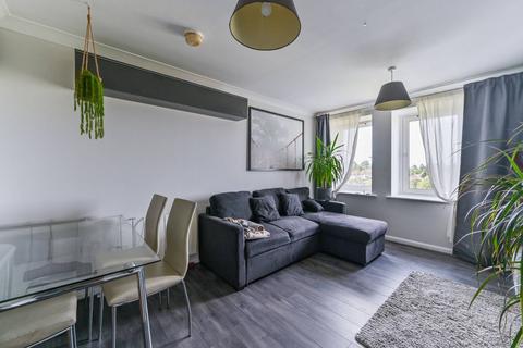 1 bedroom flat to rent, Solent Court, Norbury, London, SW16