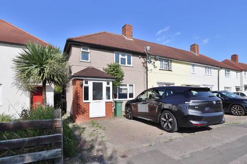 3 bedroom end of terrace house to rent, Browning Avenue, Worcester Park