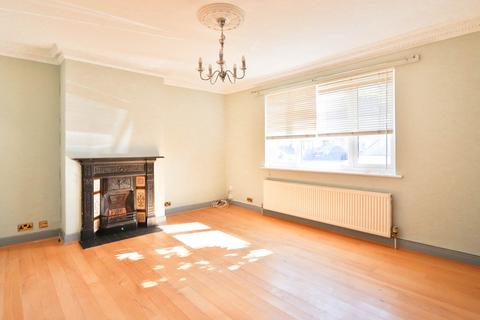 3 bedroom end of terrace house to rent, Browning Avenue, Worcester Park