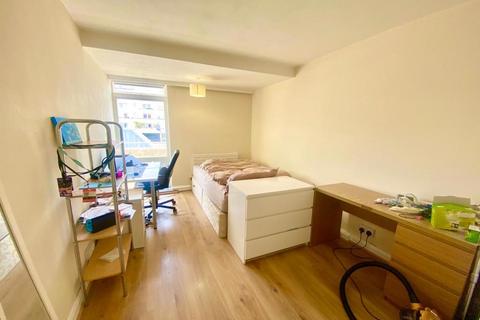 2 bedroom flat to rent, Foundling Court, London WC1N