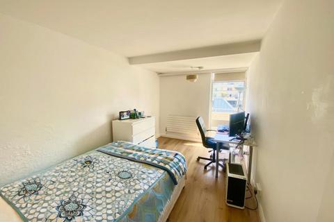 2 bedroom flat to rent, Foundling Court, London WC1N