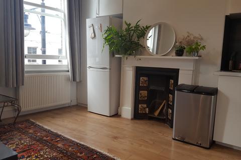 2 bedroom maisonette to rent, Stoke Newington High Street, London N16