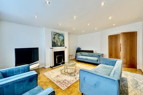 3 bedroom apartment to rent, Kersfield Road, London SW15