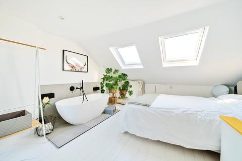 4 bedroom terraced house for sale, York Road, Teddington, TW11