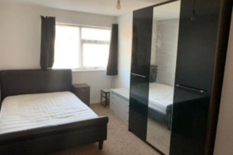 2 bedroom house share to rent, at Bristol, 30, Hathway Walk BS5