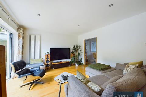 4 Villa Mount, Wyke, Bradford, BD12 9LD