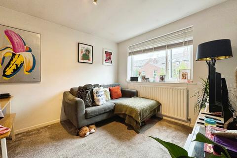 2 bedroom flat to rent, Central Road, West Didsbury, Manchester, M20