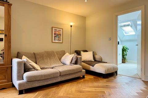 2 bedroom flat for sale, Garratt Terrace, London SW17