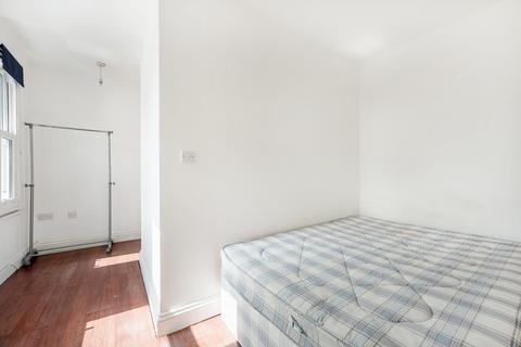2 bedroom flat to rent, WOOLER STREET, SE17