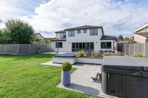 4 bedroom detached house for sale, Bedford Road, Wilstead, Bedford, MK45