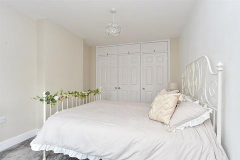 2 bedroom end of terrace house for sale, Recreation Avenue, Snodland, Kent