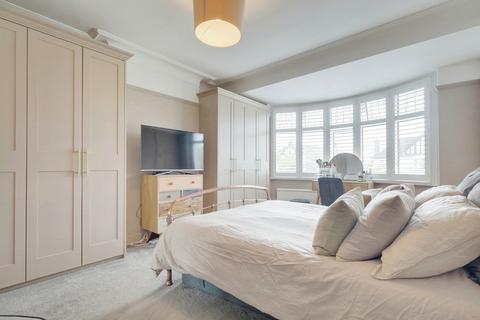 36 Arundel Gardens, Westcliff-on-sea, SS0 0BJ