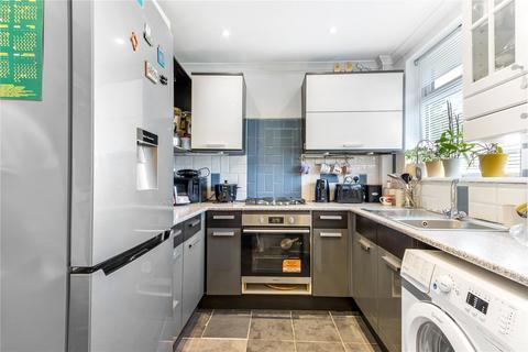 3 bedroom apartment to rent, Haselbury Road, London, N9