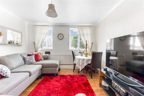 3 bedroom apartment to rent, Haselbury Road, London, N9