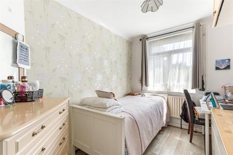 3 bedroom apartment to rent, Haselbury Road, London, N9