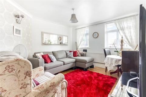 3 bedroom apartment to rent, Haselbury Road, London, N9