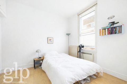 Studio to rent, Charlotte Place, Fitzrovia, W1T