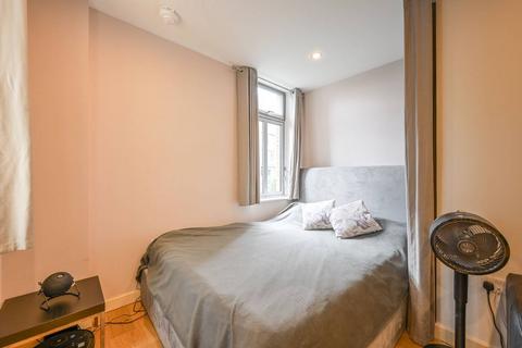 Studio for sale, Salton Square, Limehouse, London, E14