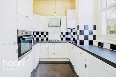 2 bedroom flat to rent, Avenue Gardens W3