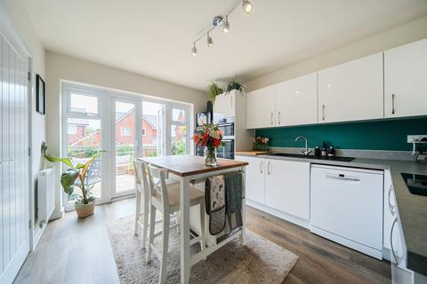 61 Emperor Way, Holmer, Hereford, HR4 9EN