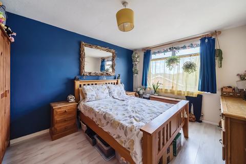 16 Blackbird Avenue, Innsworth, Gloucester, GL3 1BH