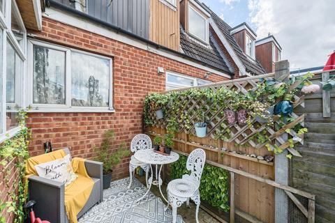 16 Blackbird Avenue, Innsworth, Gloucester, GL3 1BH
