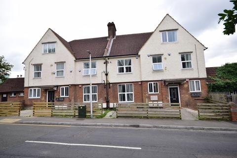 2 bedroom apartment to rent, Hillside Avenue Strood ME2