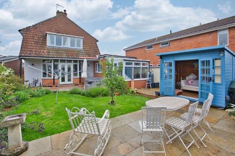 4 bedroom cottage for sale, Berrow Road, Burnham-On-Sea TA8