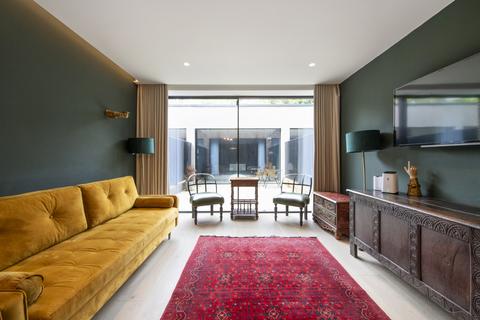 4 bedroom terraced house to rent, Arco Walk, Highgate Road, London