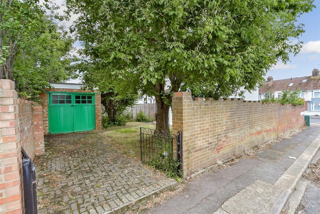Driveway/Garage