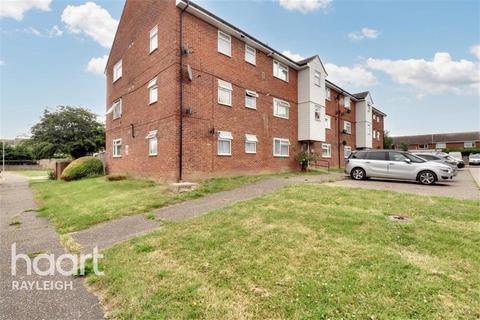 2 bedroom flat to rent, Boston Avenue, Rayleigh