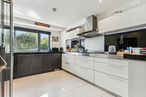 4 bedroom end of terrace house for sale, Barnes Avenue, Barnes, London