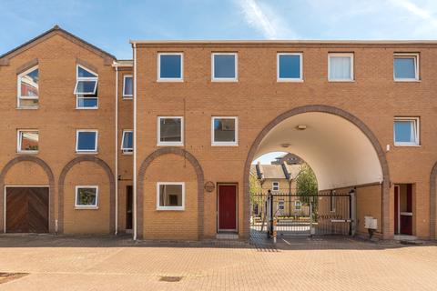 23 Cyclops Mews, London, E14 3UA