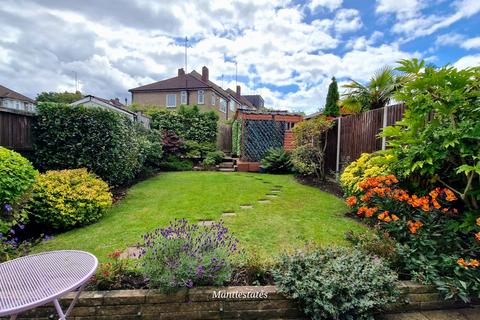 3 bedroom semi-detached house for sale, Avondale Avenue, East Barnet EN4