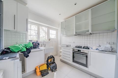 3 bedroom apartment to rent, Roehampton Close Roehampton SW15