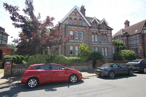 3 bedroom flat for sale, Grange Gardens, Eastbourne, BN20 7DA