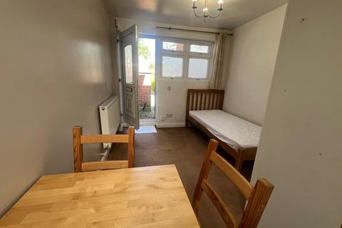 Property to rent, Finchley Road, London, NW11