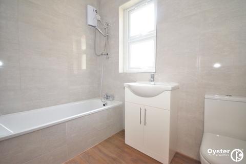 5 bedroom terraced house to rent, Langham Road, London, N15