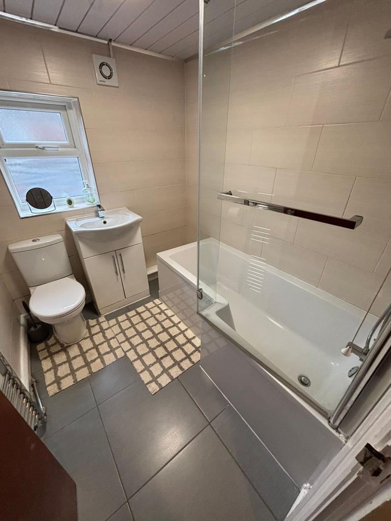 Main Bathroom