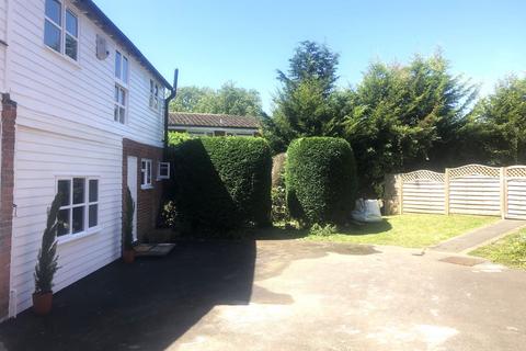 2 bedroom semi-detached house to rent, Westerham Place, Quebec Square, Westerham